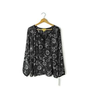 Liz Lange black white long sleeve tassel blouse
